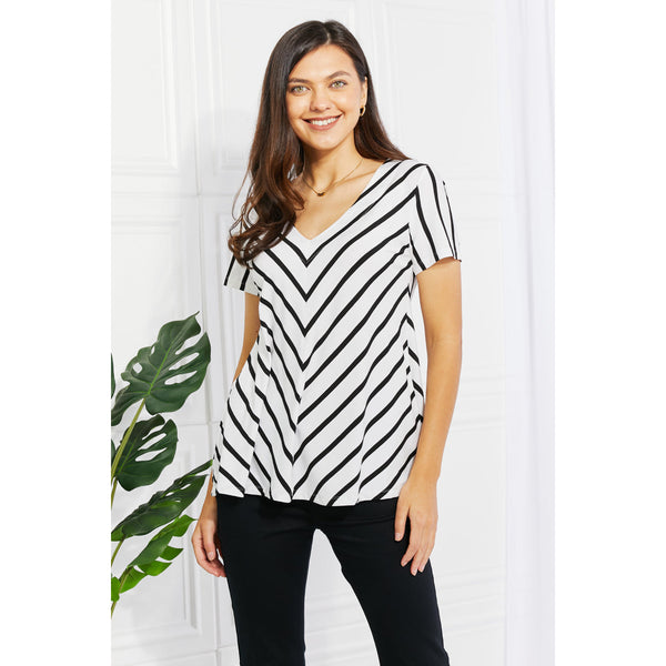 Yelete Casual Living Full Size Chevron Stripe V-Neck Tee